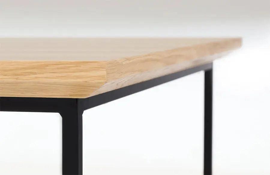 GELER | שולחן סלון מינימליסטי בצבע אלון טבעי עם רגלי ברזל - אשריאן | ASHERIAN